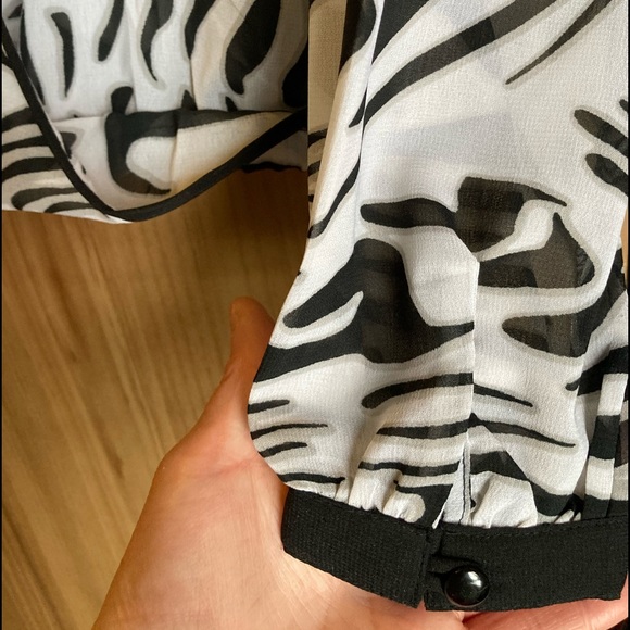 Chic sexy animal patterned blouse small - Picture 4 of 6